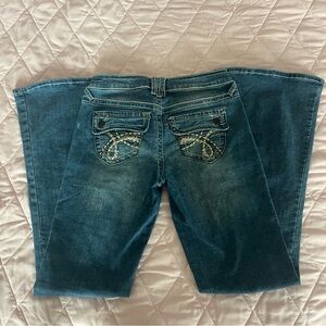 Almost Famous | Mid Rise Flared Jeans